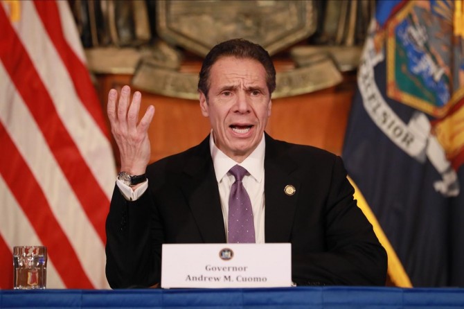 New York Valisi Cuomo: “New York'ta okullar salgın nedeniyle bu dönem açılmayacak”