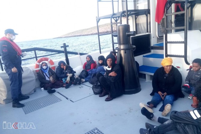 Li Îzmîrê 14 koçber hatin rizgarkirin