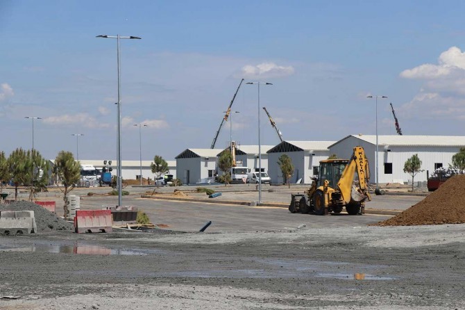 İstanbul'da inşa edilen salgın hastanesinin yapımı hızla devam ediyor