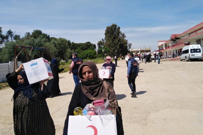 Barış Pınarı Bölgesinde Ramazan yardımı yapılıyor