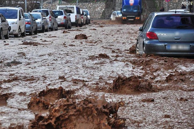 Meteorolojiden sel, su baskını, yıldırım ve dolu yağışı uyarısı
