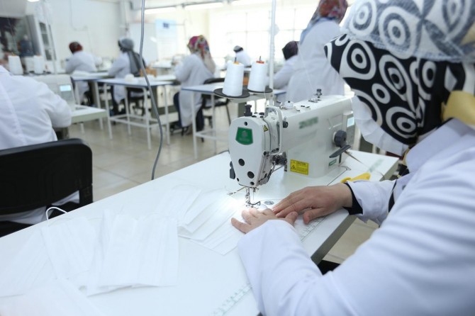 Cumhurbaşkanlığı Sözcüsü Kalın: "Maskenin parayla satılması gündemimizde yok"