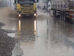 Cizre'de caddeler göle döndü video