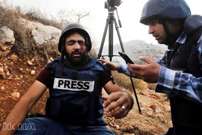12 Palestinian journalists in zionists’ jails