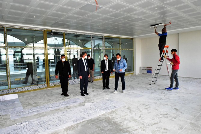Malatya Valisi Baruş, Gençlik Merkezi inşaatında incelemelerde bulundu