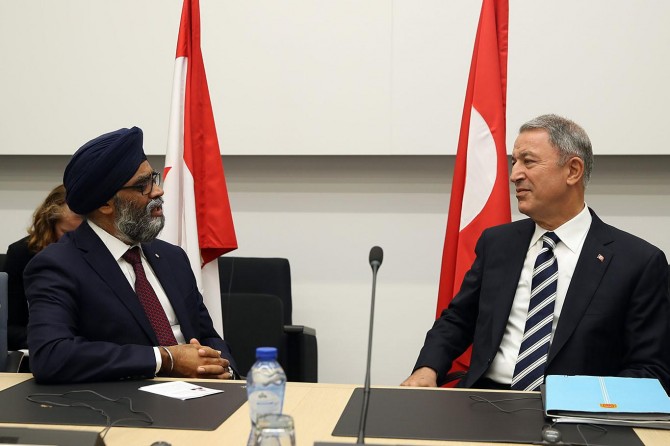 Bakan Akar, Kanada mevkidaşı Sajjan İle telefonda görüştü