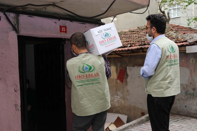 IHO EBRAR, İstanbul’da çok sayıda aileye gıda yardımında bulundu
