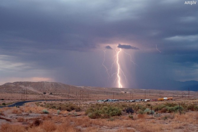 Meteorolojiden ani sel, su baskını ve yıldırım uyarısı