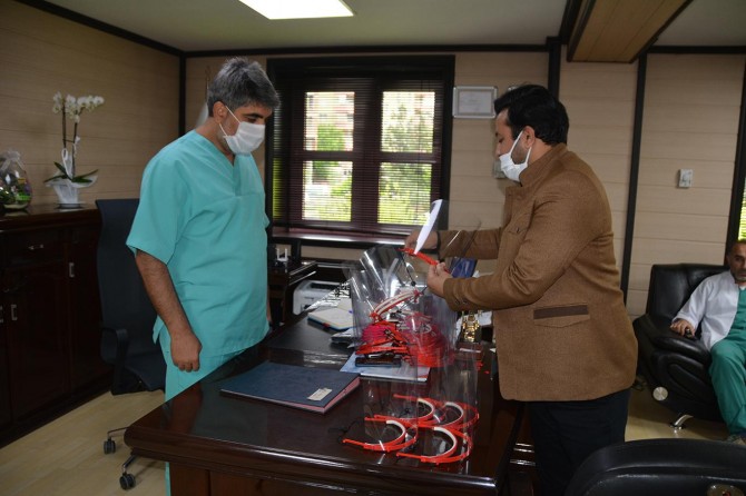 Batmanlı vatandaş evinde 3 boyutlu siperlik maske üretti