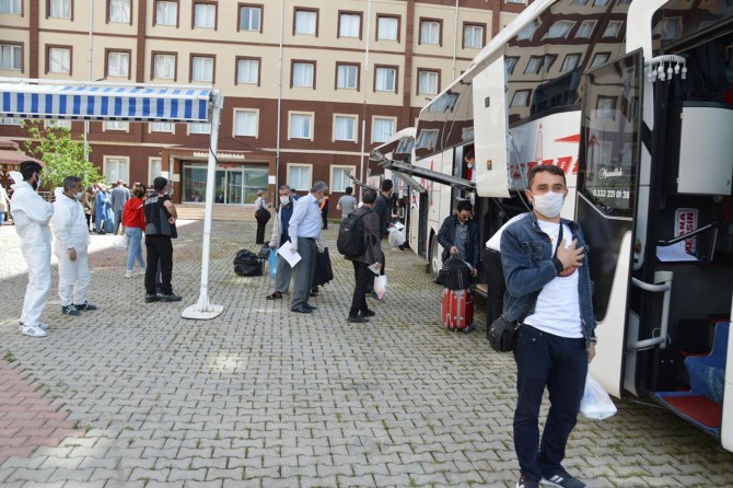 Siirt’te karantina süreleri biten 179 kişi memleketlerine gönderildi