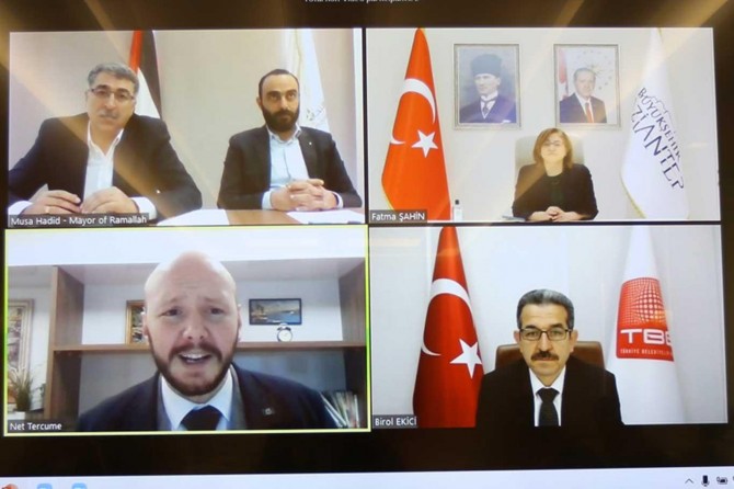 Filistinliler iki ateş arasında: İşgal ve salgın