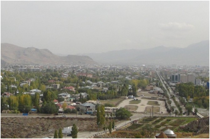 Van Valisi Bilmez: “Şehirde Covid-19 riski artıyor, mümkün oldukça dışarıya çıkmayalım”