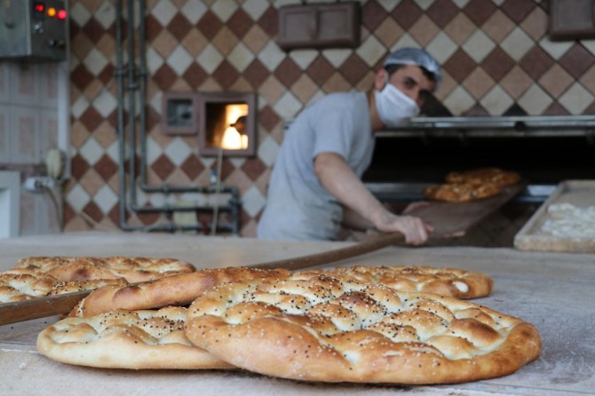 Fırıncıların Ramazan mesaisi zorlu ve yoğun geçiyor