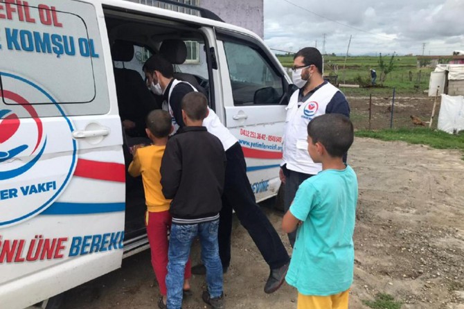 Orphans Foundation visits orphans, delighting them with gifts