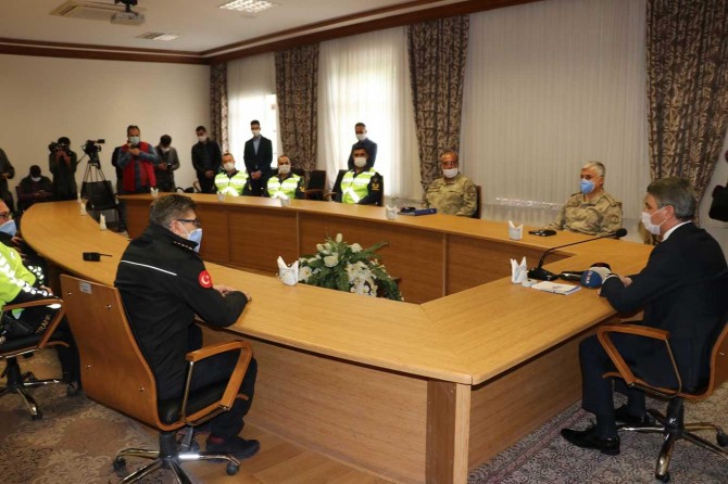 Malatya Valisi: Trafik kurallarını hayatımızda prensip hale getirmemiz gerekir