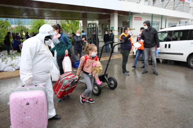 Gaziantep'te karantina süresi dolan 353 kişi memleketlerine uğurlandı