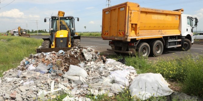 Diyarbakır Büyükşehir Belediyesi hafriyat ve moloz atıklarını temizledi