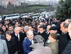 Bakan Bayraktar tepkili mahalle sakinleriyle görüştü