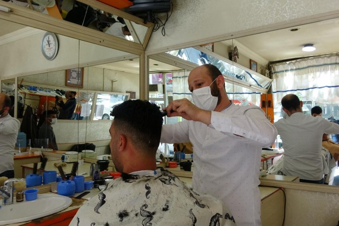 Siirt’te berber ve kuaförler iş başı yaptı