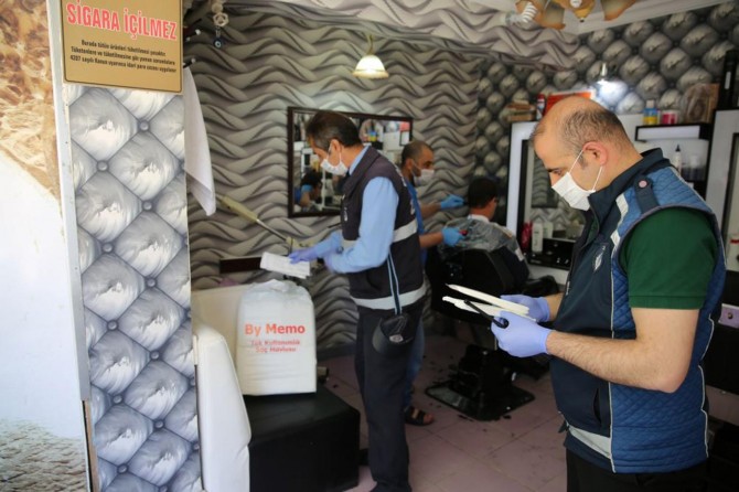 Berber, kuaför ve AVM’lerde denetim yapıldı