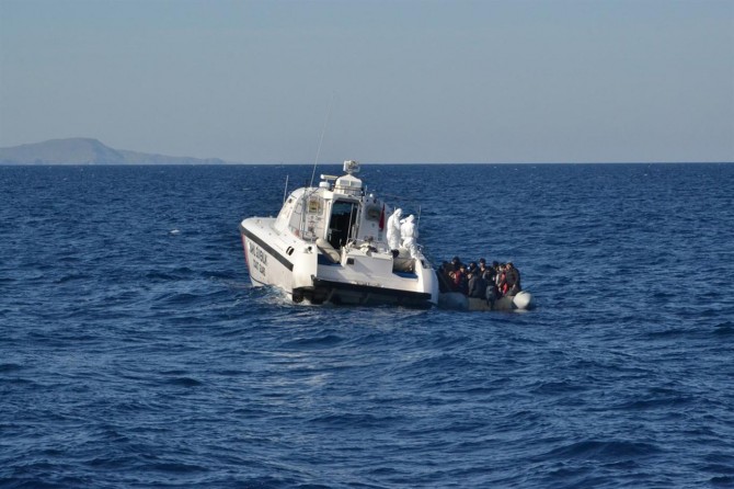 24 irregular migrants rescued off western Turkey