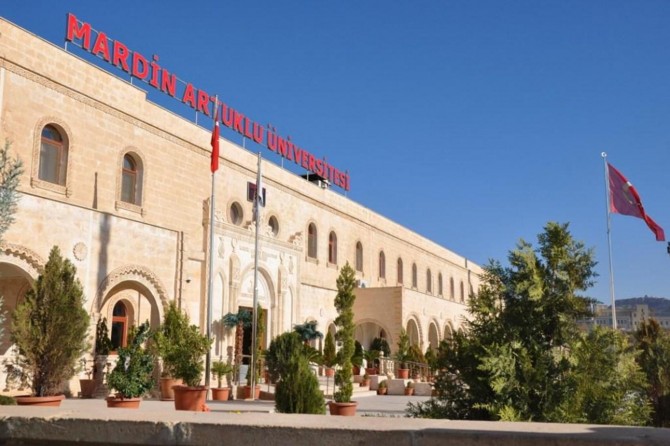 Mardin Artuklu Üniversitesi Evde Üniversite panel serisinde rekor seviyeye ulaştı