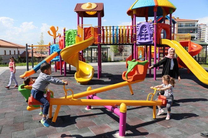 Ankara’da sokak ve parklar çocuklarla şenlendi