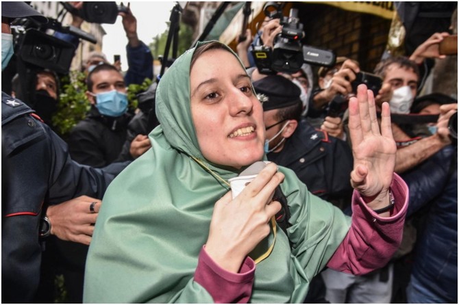 İtalyalı sağcı vekilden Müslüman olan kadına hakaret tepki çekti