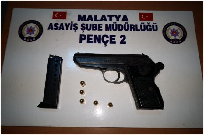 Malatya’da silah ve uyuşturucu madde ele geçirildi