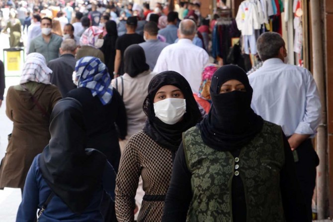 Covid-19 vakalarının arttığı Gaziantep’te manzara değişmiyor