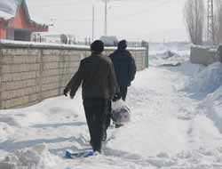 Mustazaflar Cemiyeti Ağrı'da eksi 16 °C'de yardımlara devam etti video