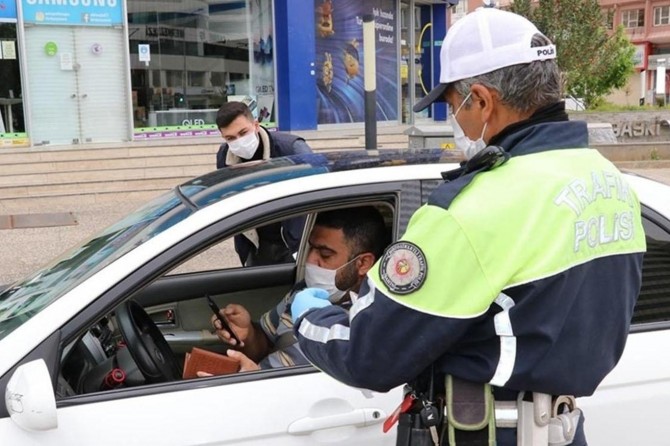 Gaziantep'te sokağa çıkma yasağını ihlal eden binlerce kişiye para cezası verildi