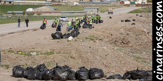 Van İpekyolu Belediyesi Sıhke Gölünden 30 ton çöp çıkardı