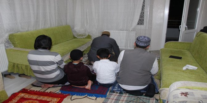 Elazığlılar Kadir Gecesini evlerinde ihya ettiler