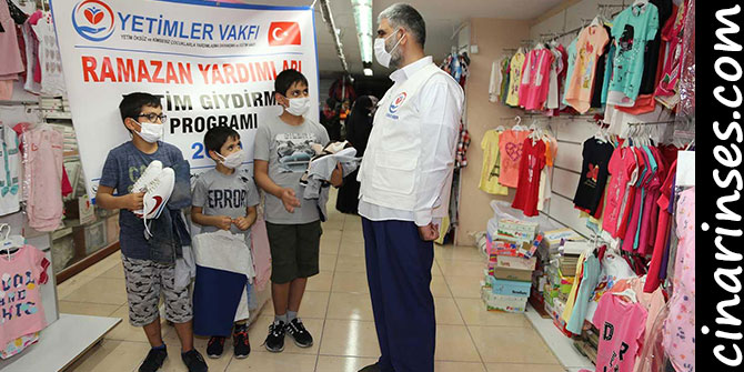 Yetimler Vakfı bayram öncesi yetimlere kıyafet dağıttı