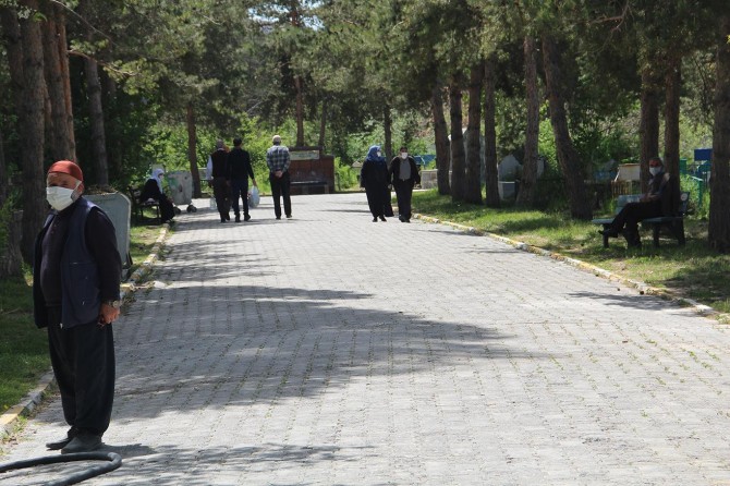 Van’da Coronavirus'e yönelik tedbirler kapsamında maskesiz dolaşmak yasaklandı