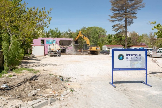Van’da yol açma çalışmaları devam ediyor