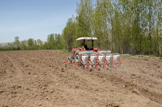 Van’da çiftçiye tohum desteği yapıldı