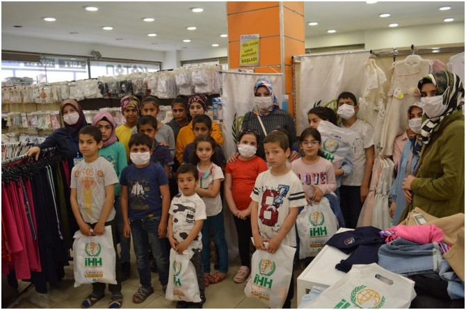 İHH, Siirt’te 300 yetim çocuğun yüzünü güldürdü