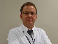 Gırtlak kanseri sigara içen erkeklerin peşini bırakmıyor