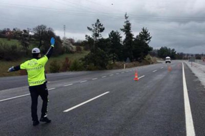 Uygulamalarda onlarca kişi ve yüzlerce araç sürücüsüne ceza kesildi