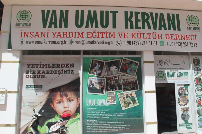 Van Umut Kervanı yüzlerce aileye gıda ve nakdi yardımında bulundu