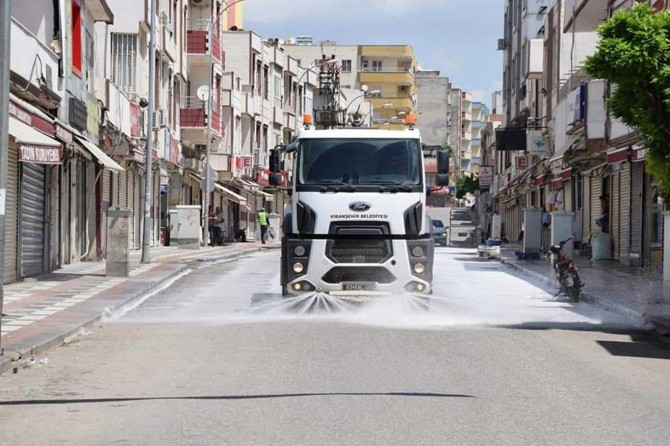 Viranşehir'de caddelerde bayram temizliği yapıldı