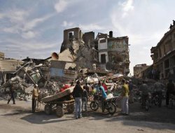 İşgalci İsrail Filistinli ailelerin evlerini yıkıyor