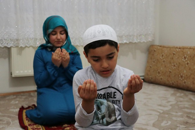 İstanbullular bu yıl bayram namazını evlerinde aileleriyle birlikte eda ettiler