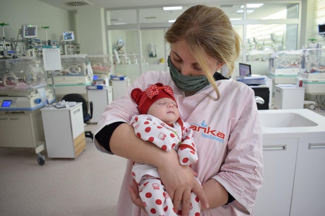 Çöpte bulunan Duru bebek, taburcu edildi