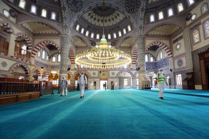 Van'da camiler Cuma'ya hazırlandı