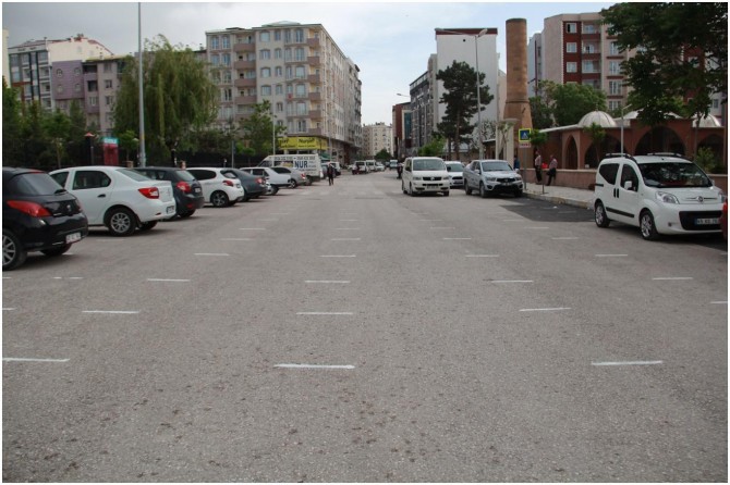 Van’da alanlar sosyal mesafeli cuma namazına hazır