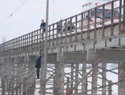 Köprüde asılı halde bulundu