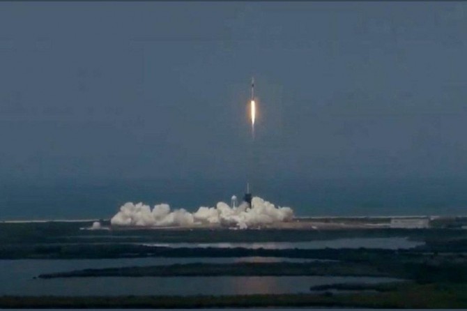 İlk insanlı uzay mekiği fırlatıldı